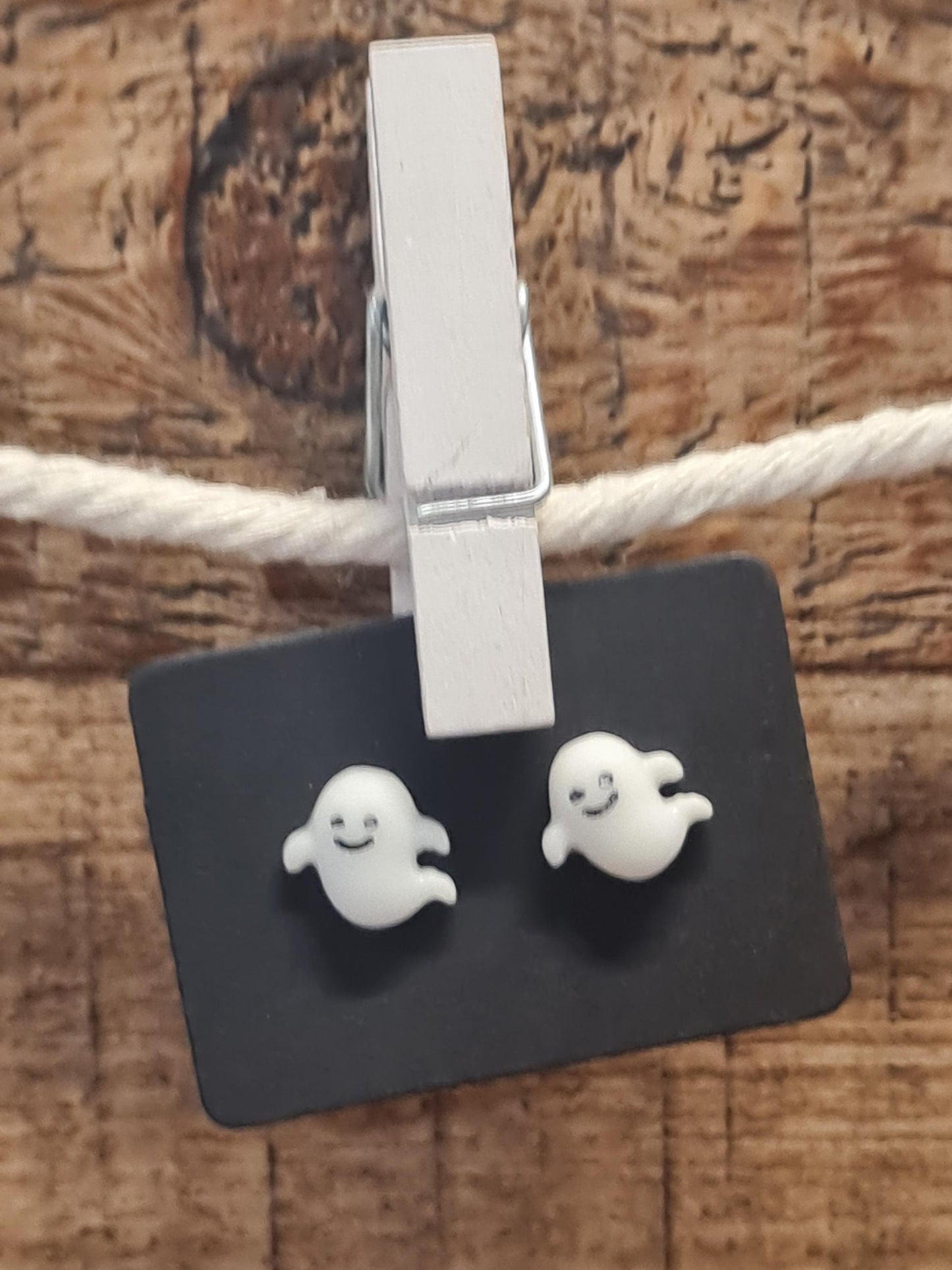 Ghost Earrings ~ Halloween Earrings ~ Ghosts Earrings ~ Cute Earrings ~ Fun Earrings ~ Spooky Ghost ~ Post Earrings ~ Cute Ghost Earrings